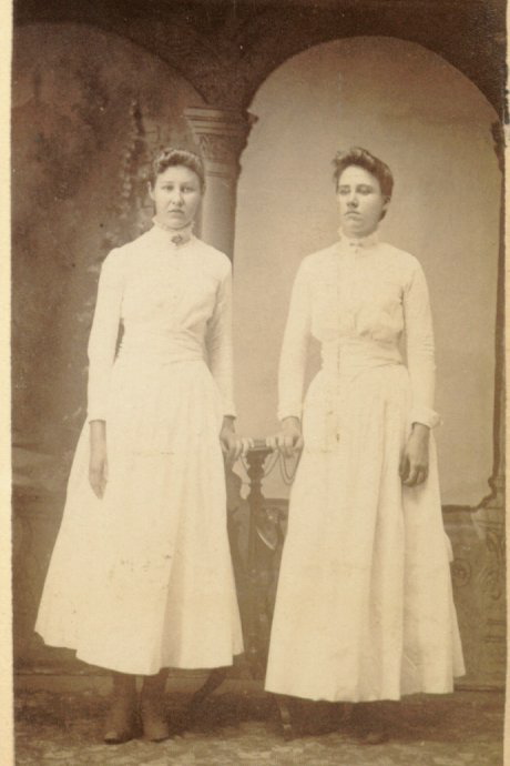 Cecilia & Emma Johnson