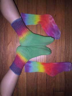 How can I tie dye socks?